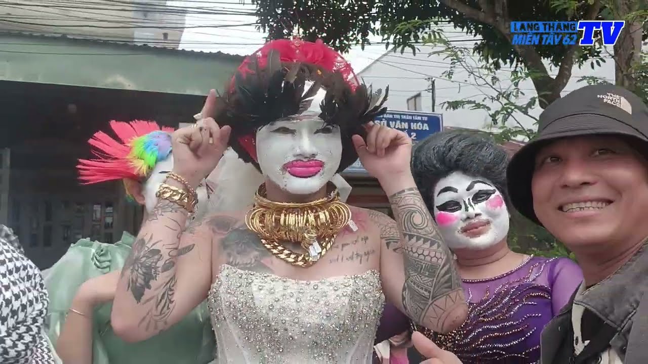 Rất đông bà con tham gia chiêu u tại Lễ hội làm chay Tầm Vu 