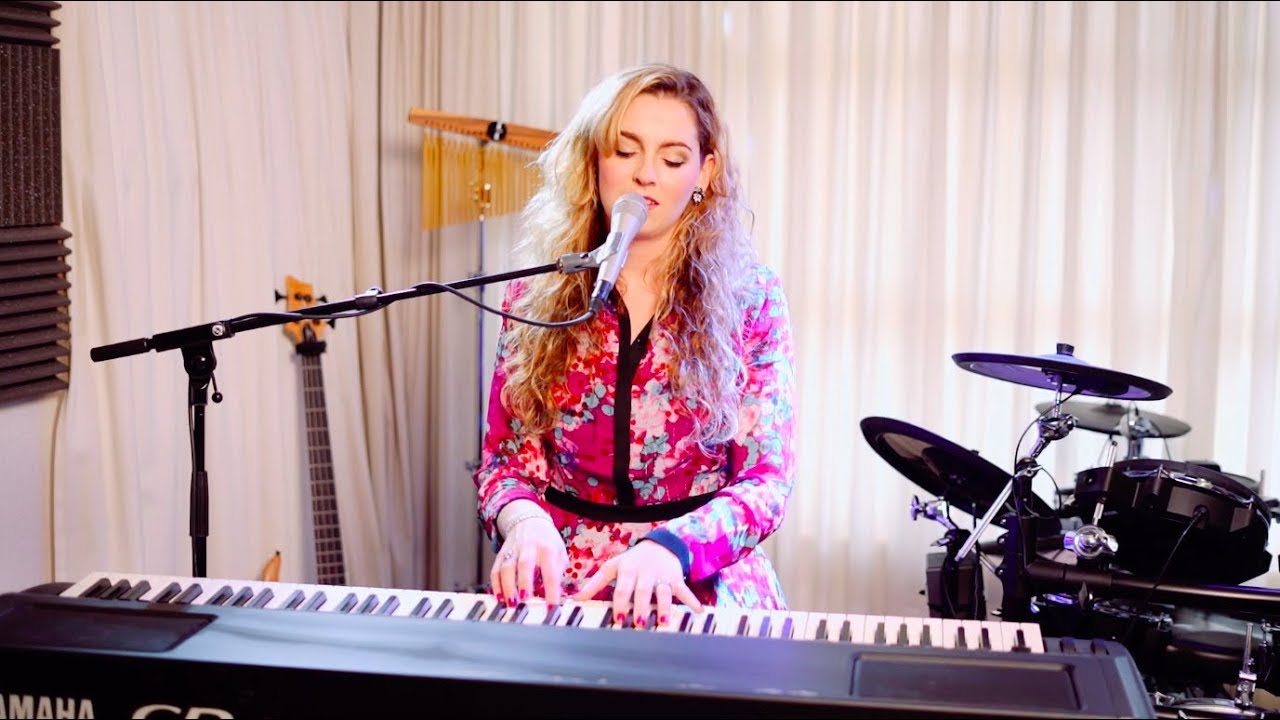 Feels Like Home - Chantal Kreviazuk (Cover by: Fr&eacute;d&eacute;rique)