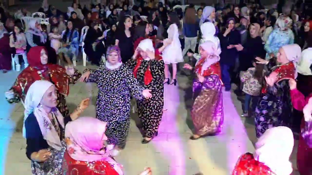 Pistin tamamen dolu olduğu ve karışık oyun havaların yer aldığı kına eğlencesin. (Konya Doğanhisar)