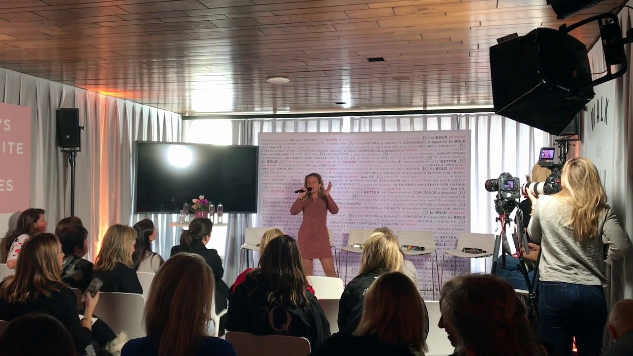 Yelena Dudochkin sings Summertime at WEF 2018 in Davos