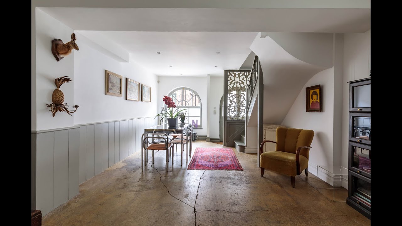 Camden Mews Home #camdentown #londonrealestate #uniqueproperty