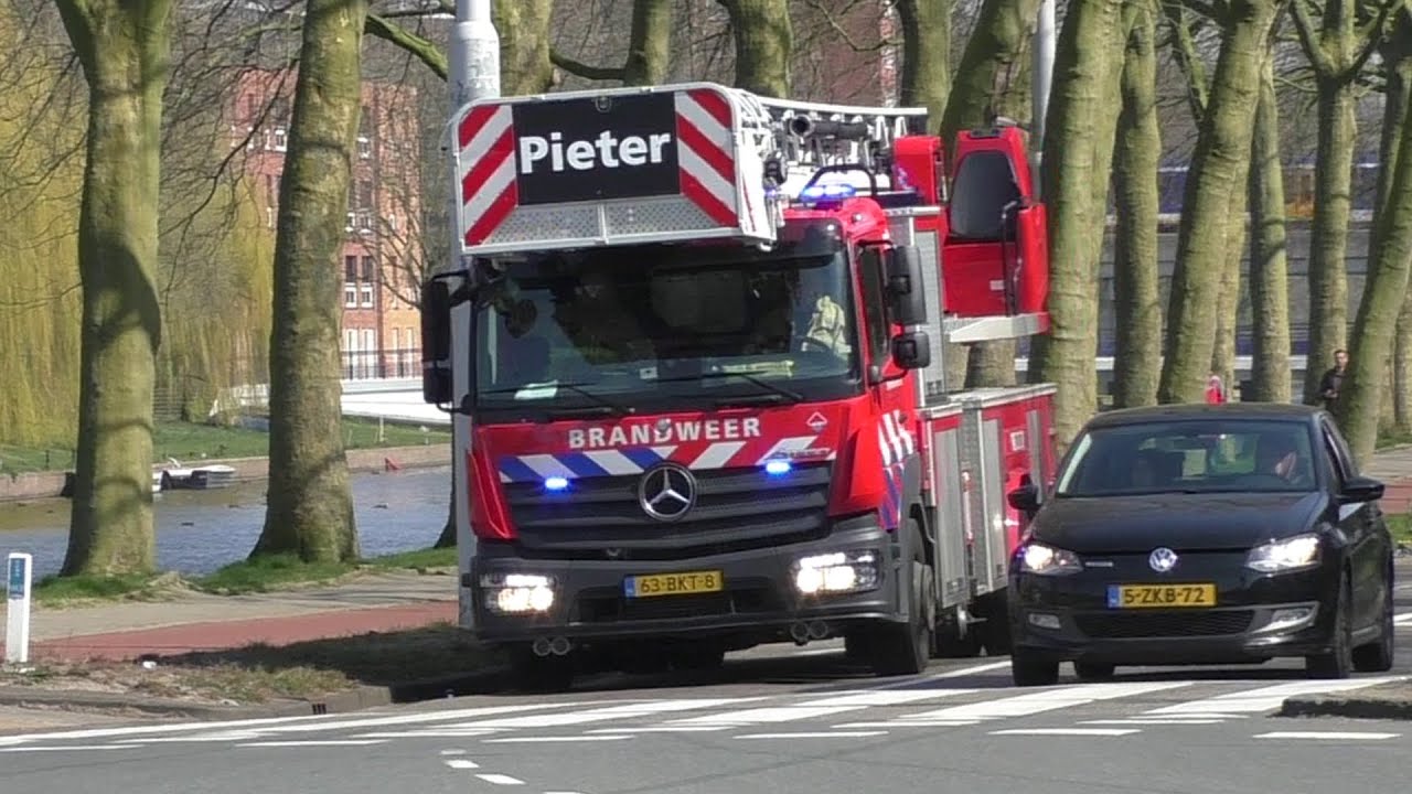 PRIO 1 Kazerne Pieter || Autoladder 13-2651 || Afhijsen Ekingenstraat Amsterdam-Osdorp