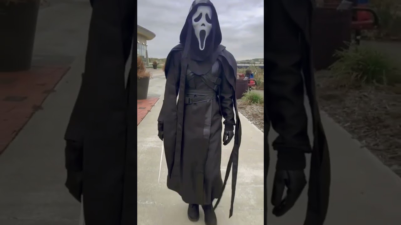 when you cosplay ghostface for the first time👻 #dannyjohnson #dbd #halloween #deadbydaylight