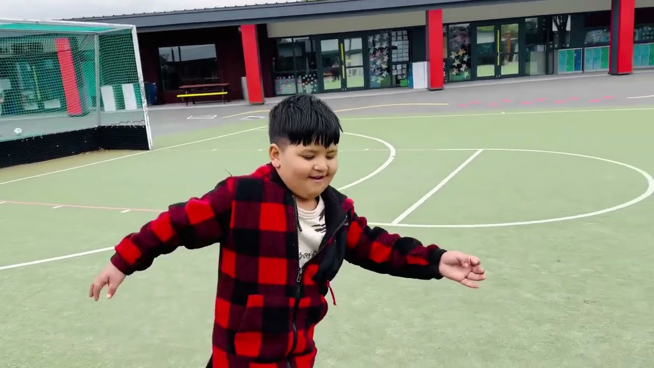 Playing football in our free time|vlog 16|#nzvlog #nzvlogger #family #christchurch