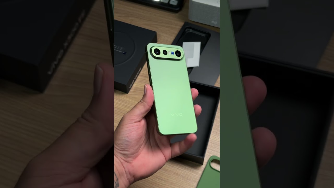 Vivo X300 FE (Green) - UNBOXING and FIRST LOOK!