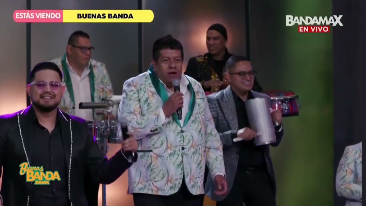Grupo La Chomba Feat Grupo Ensamble Es una que Baila Sola en Bandamax