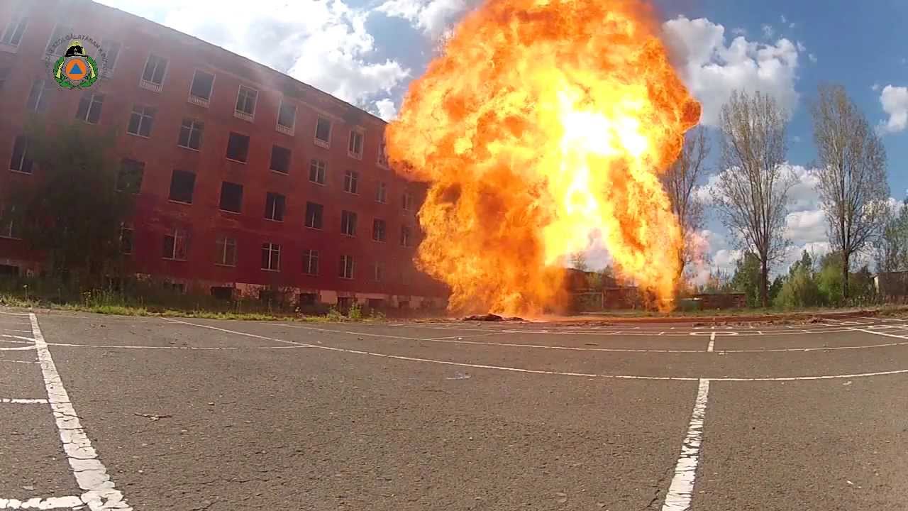 Gázpalackok robbanását mutatták be a szegedi tűzoltók