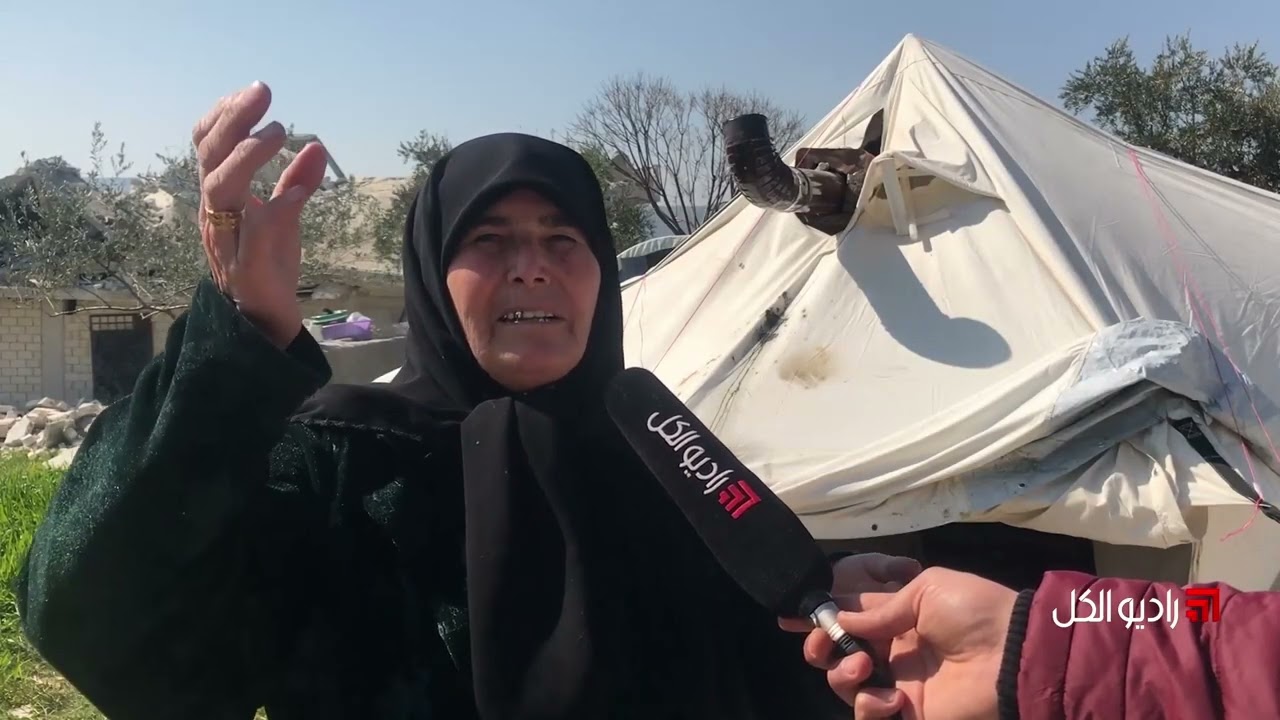 مدنيون في قرية الحمزية بإدلب يطالبون برفع الأنقاض خوفا من انتشار الأمراض