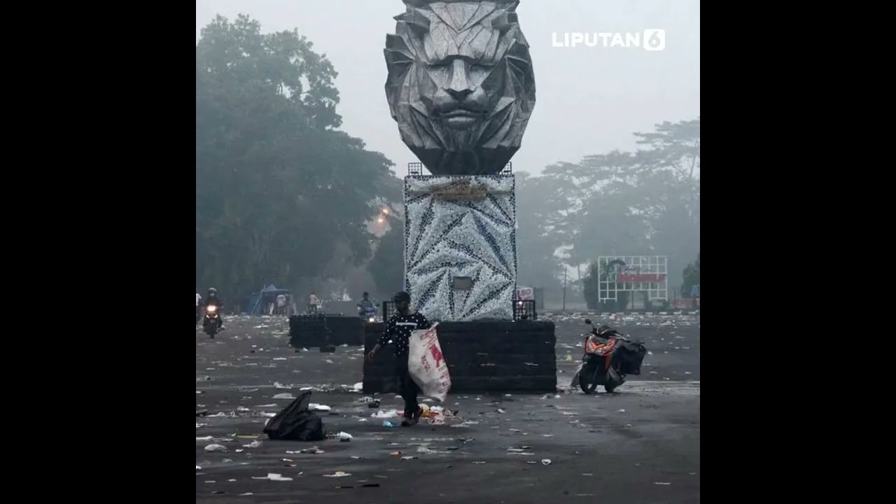 Kondisi Stadion Kanjuruhan Malang usai tragedi kerusuhan
