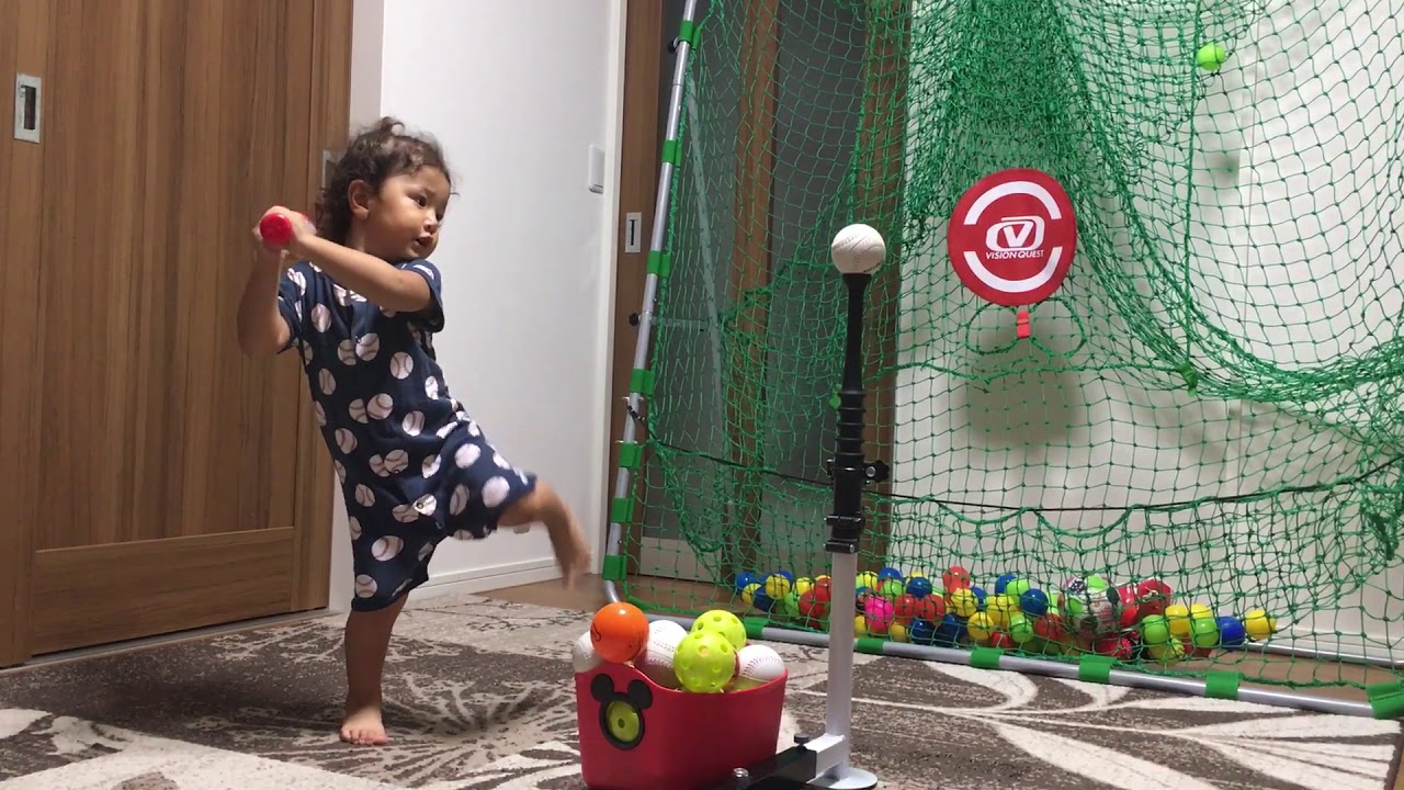 しょーきち 2歳3ヶ月 野球少年 天才キッズ バッティング練習 室内練習 Ｔバッティング ホームランバッター ナイスバッティング ひとりでできるもん 夢はプロ野球選手 将来有望 プロ注目 凄技 仰天