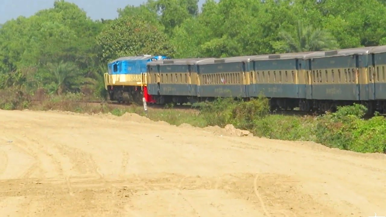 Paharika Express Passing Mondobag Curve || Chittagong Sylhet Train