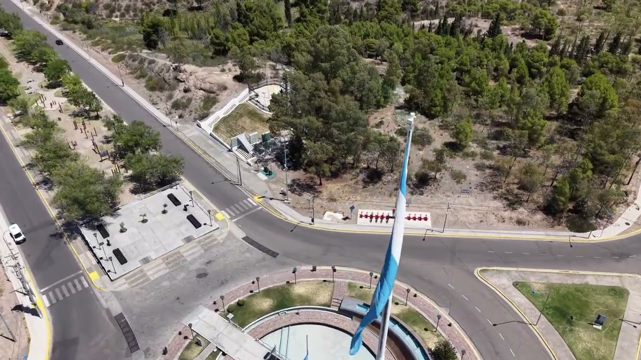Hoy Neuquen se viste de petróleo, pero es mucho más que un oro negro.