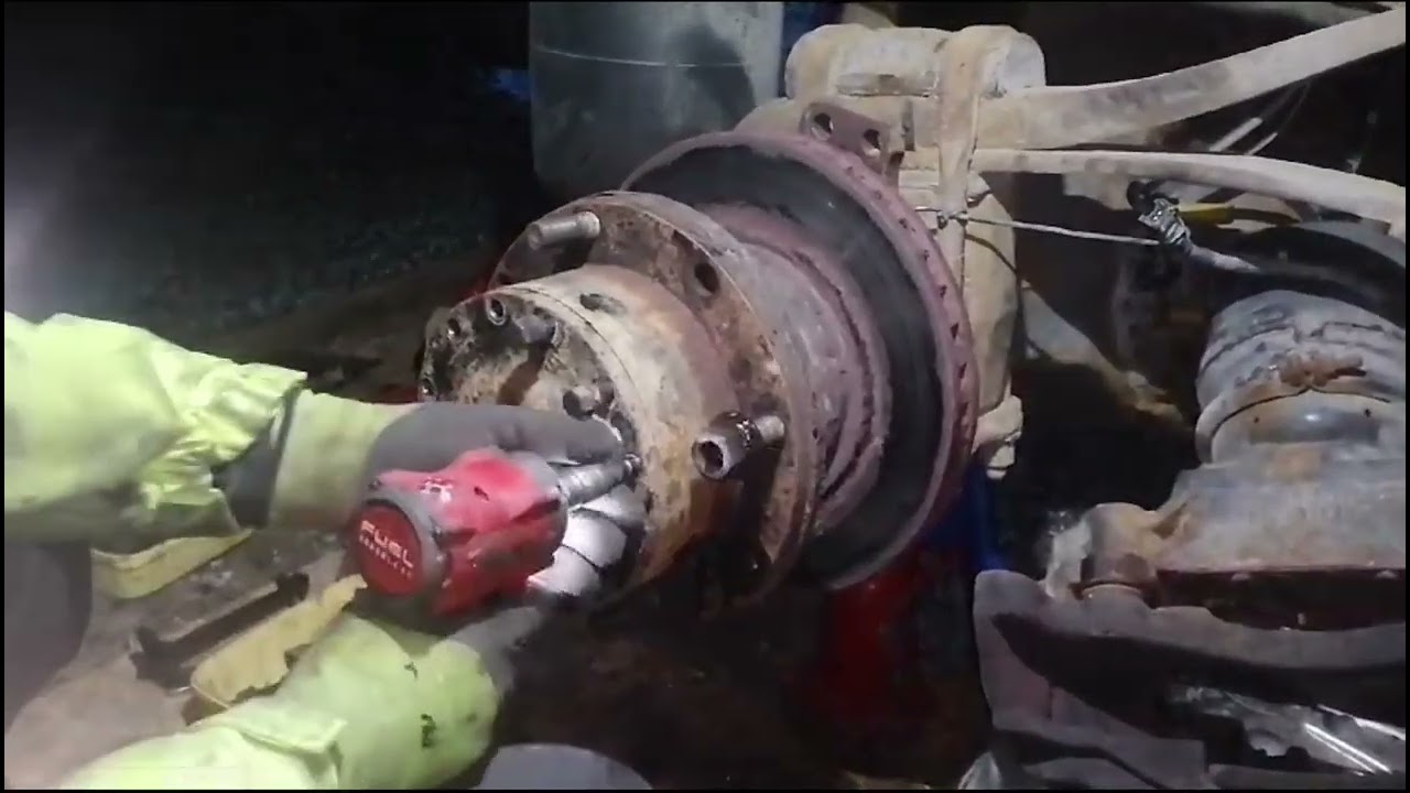 Volvo FL/FE 240, 2014, rear brake disc replacement, замена задних тормозных дисков