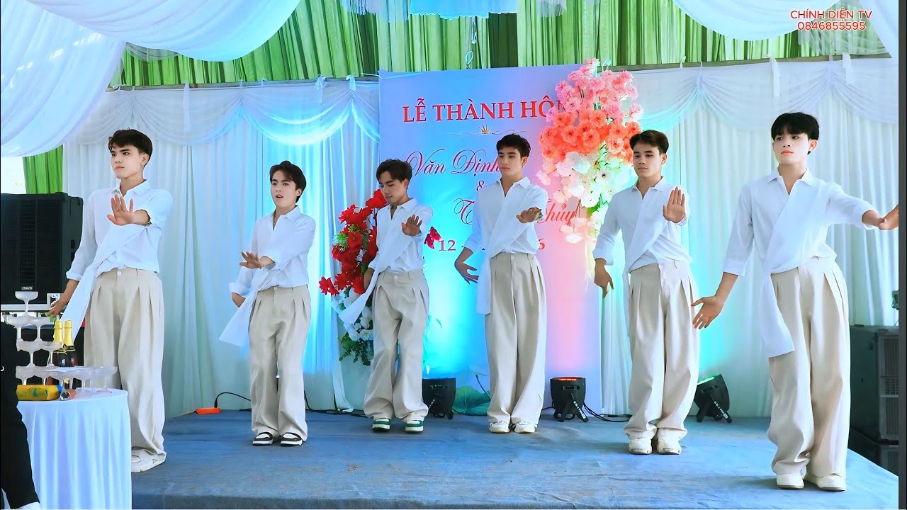 NHÓM MÚA NAM THẦN MÚA BÀI TIẾNG KHÈN MÙA BAN NỞ QUÁ MÊ