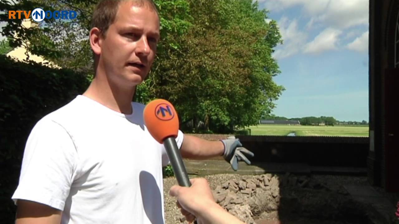 Stratenmaker ondekt per ongeluk vloer van voormalig klooster in Rottum - RTV Noord