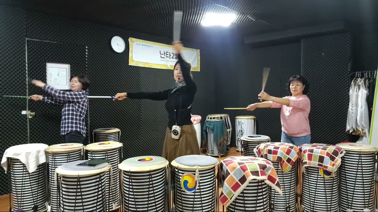 Хотите попробовать танец в масках Гакситаль? #GyeongjuNanta #LearnNanta #KimKyungHeeNanta