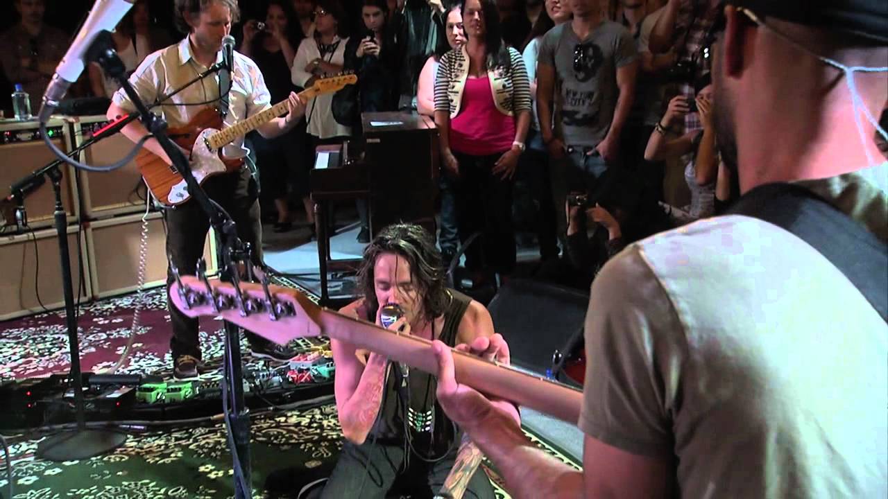 Warning (HQ Live)