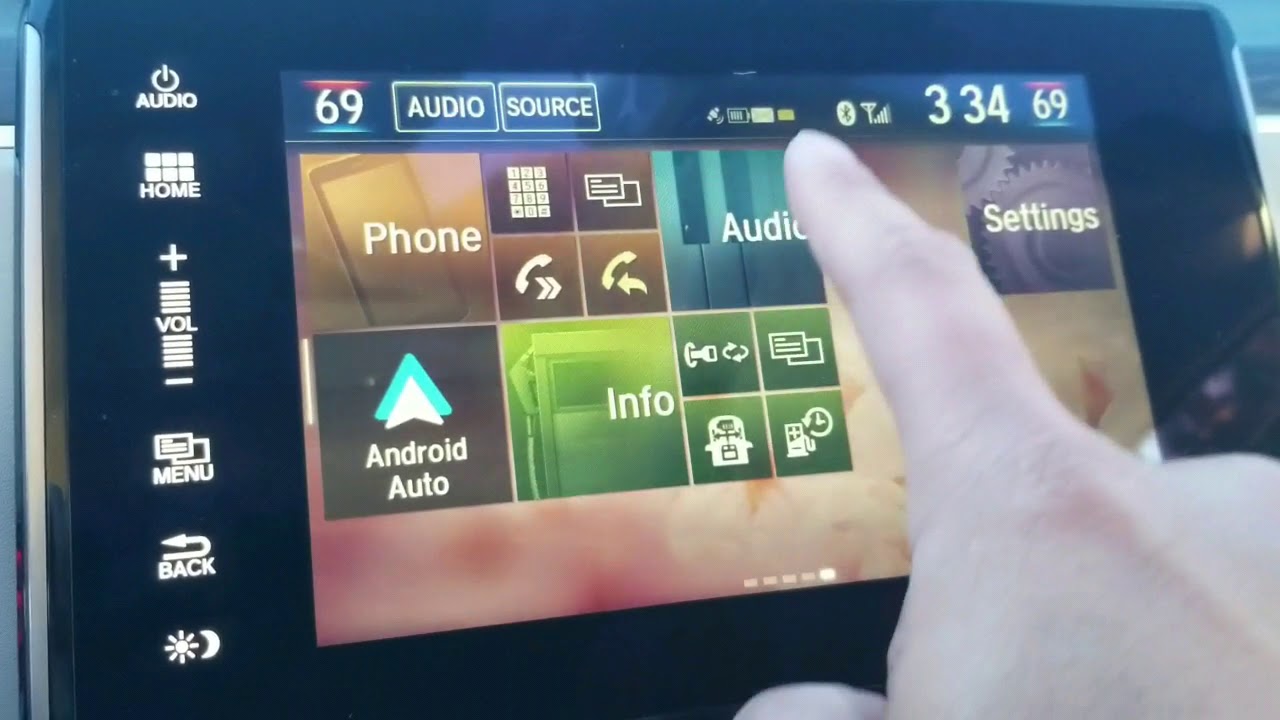 Honda Clarity Tip - How to Change Infotainment Background Skin on a 2018 Honda Clarity.