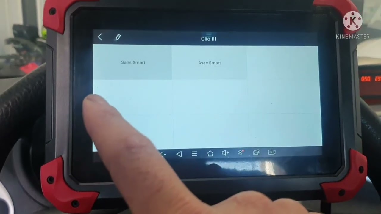 programmation de clé Renault  clio  3 2005 et 2006 xtool-100 pad