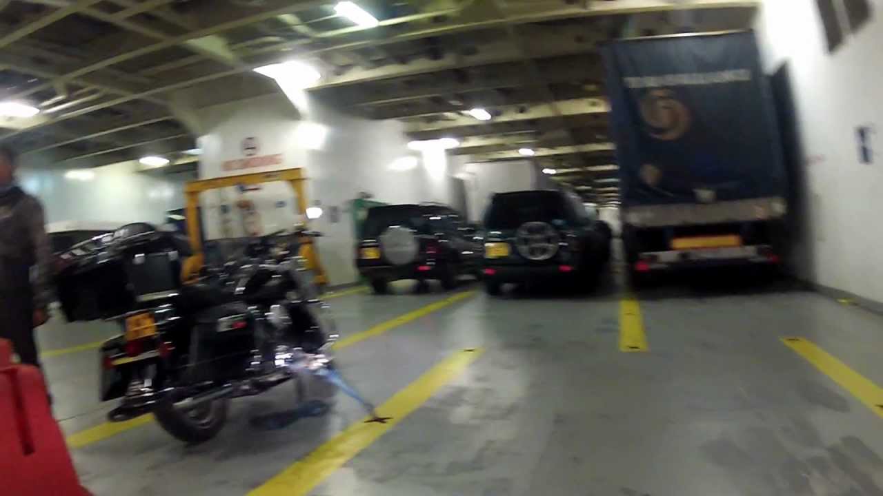 Parkage des motos dans le ferry