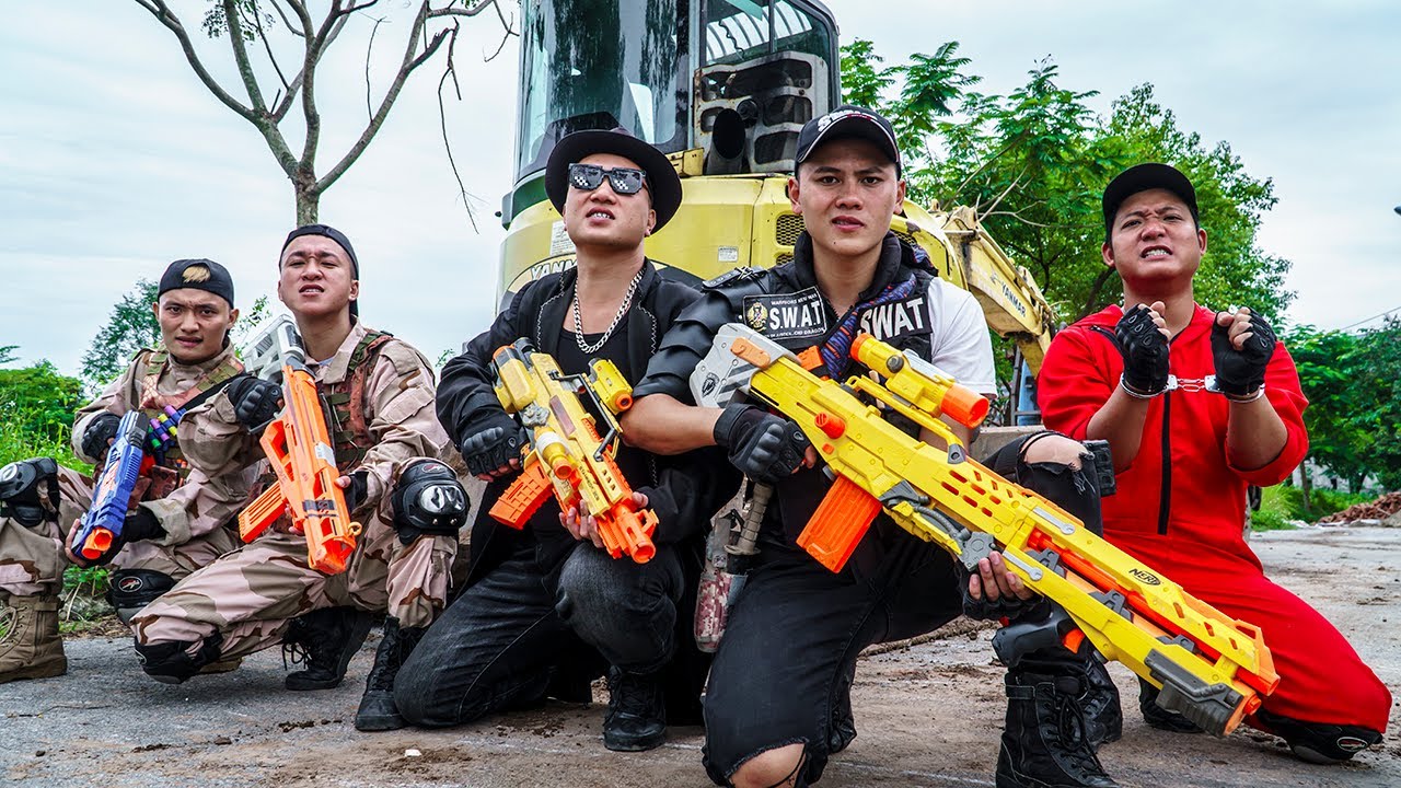 Игра LTT ​​Nerf War: Воины SEAL X Nerf Guns сражаются с Браумом, сумасшедшим эскортом, чтобы сбеж...