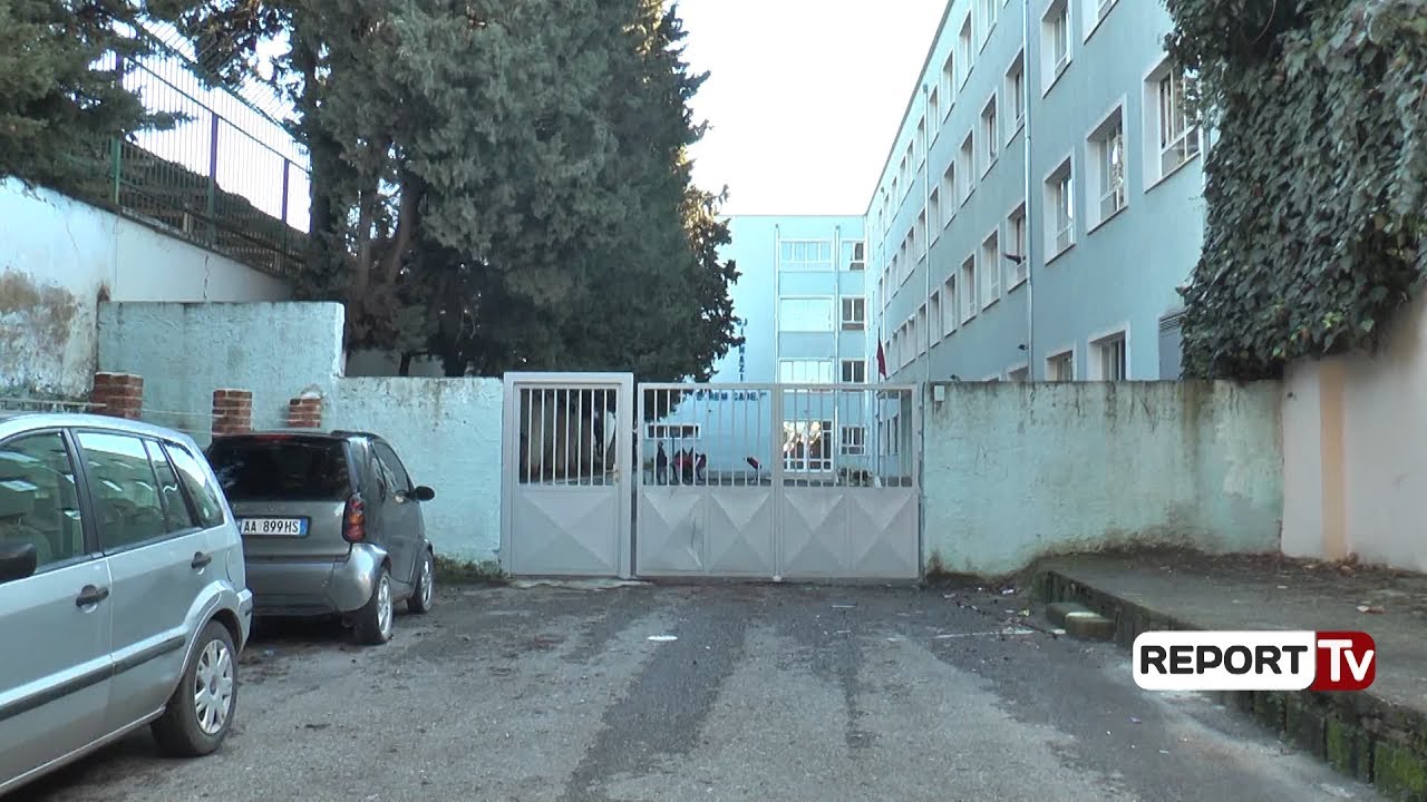 Report TV - Sherr mes dy nxënësve, plagoset gjimnazistja në Tiranë