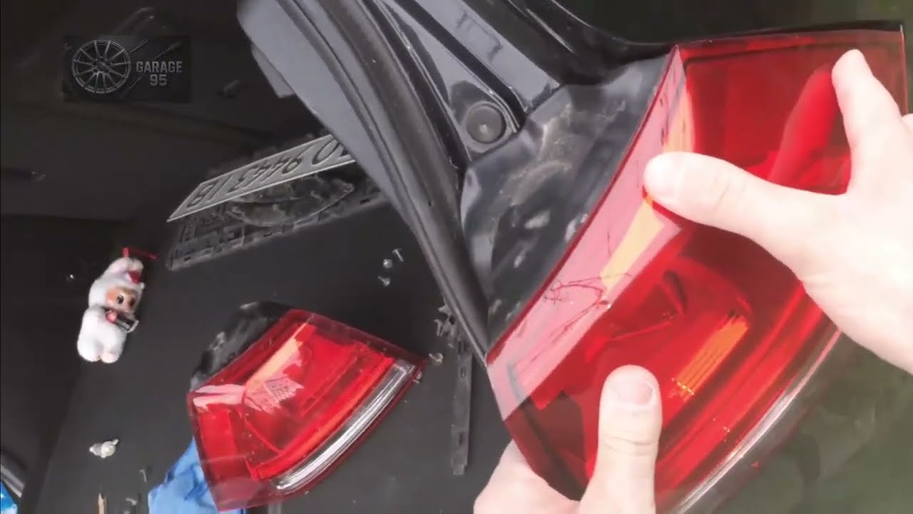 Как снять задний фонарь Volkswagen Golf 7 / Замена ламп / Быстро и без повреждений своими руками