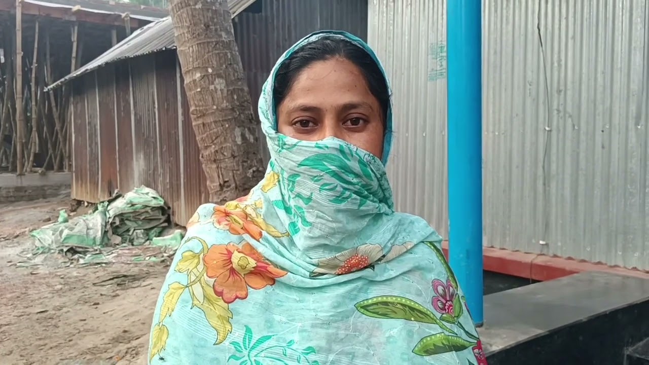 বিয়ের দাবিতে দুই সন্তানের  জননী প্রেমিকের বাড়িতে,  প্রেমিক পালাতোক। 