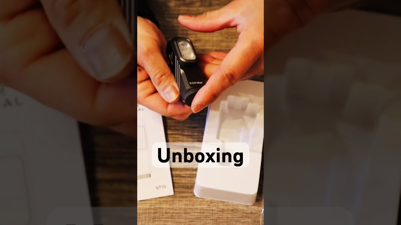 The clip-on flashlight with a 1000 lumen, red light and USB-C charging 