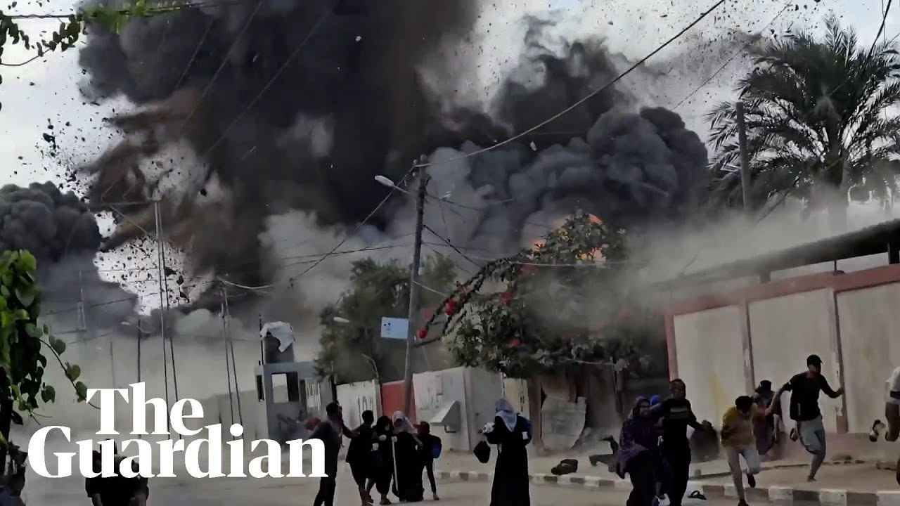 Palestinians flee after Israeli airstrike in Deir al-Balah, Gaza