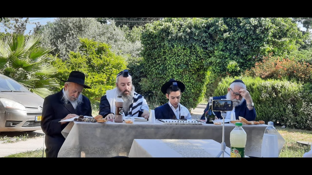 הנחת תפילין של התמים מנחם מענדל קנלסקי