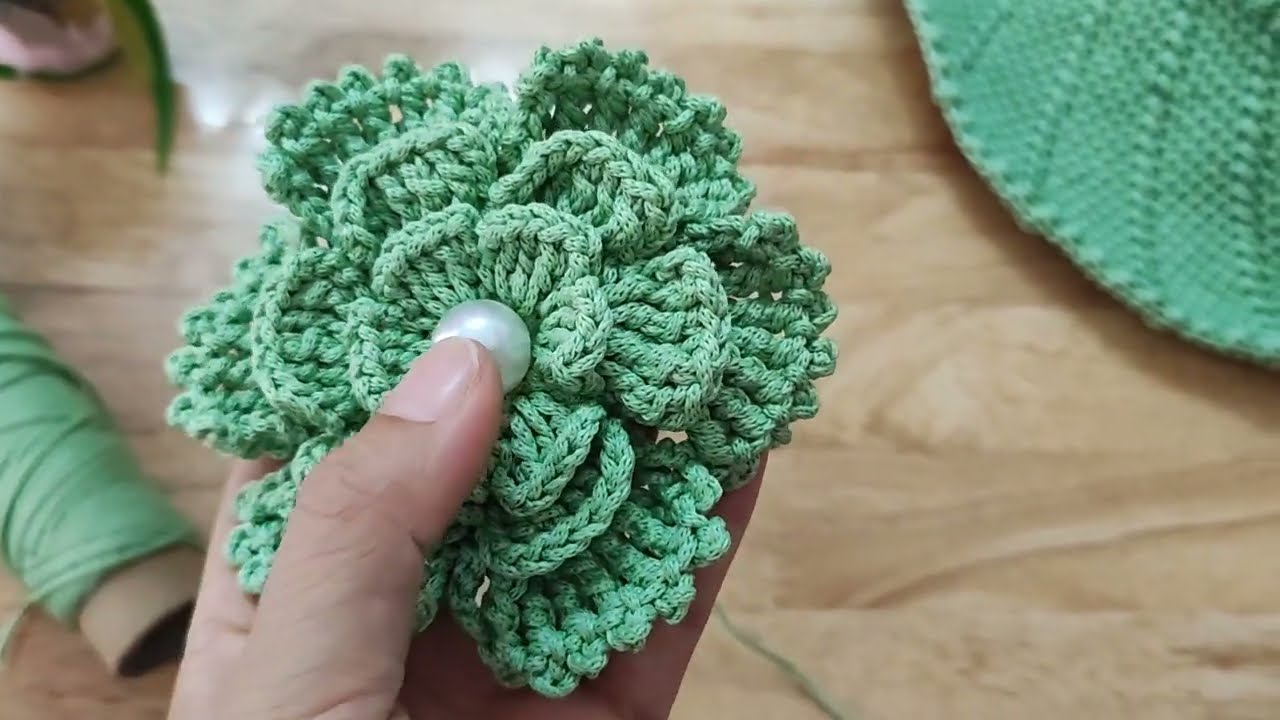 Móc hoa trang trí mũ
