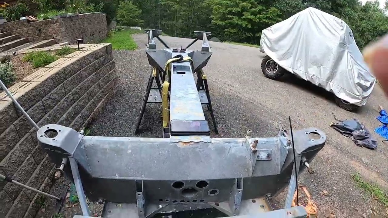 1991 Lotus Esprit - A quick video about painting the chassis