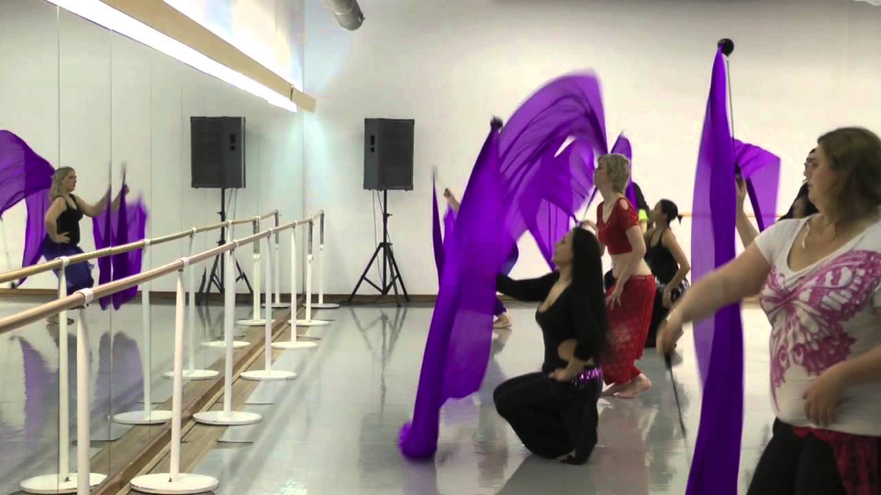 Workshop Veil poi in Paris with Feriel Rodriguez