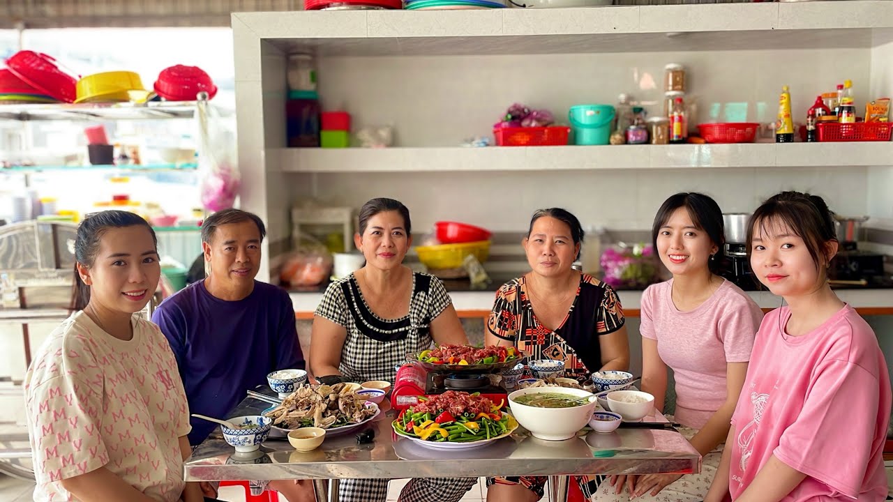 Giao Mắm Ruốc Xong Hai Vợ Chồng Ghé Nhà Được Mẹ Vợ Đãi Nồi Cháo Gà Vườn Quá Ngon •UMQT | #765