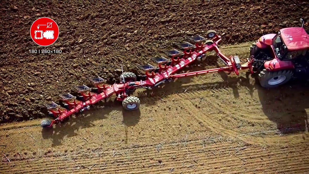 Прицепной плуг Gregoire Besson SPHLB9  в работе с трактором Case IH Magnum 340