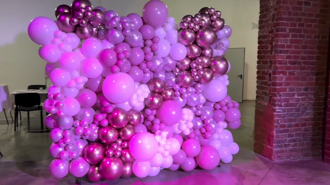 Фотозона. Разнокалиберная стена из шаров