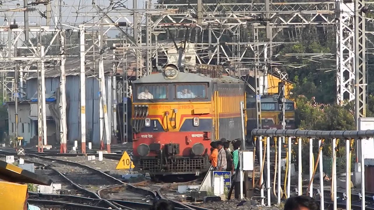 Musical Twin Tone Honking By WCAM-3 While Attaching To Birthday Girl Deccan Queen @ Pune Junction!!
