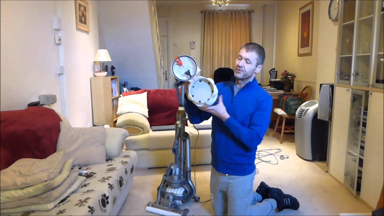 Dyson DC15 Allergy upright vacuum cleaner (2006) Review and quick demo.