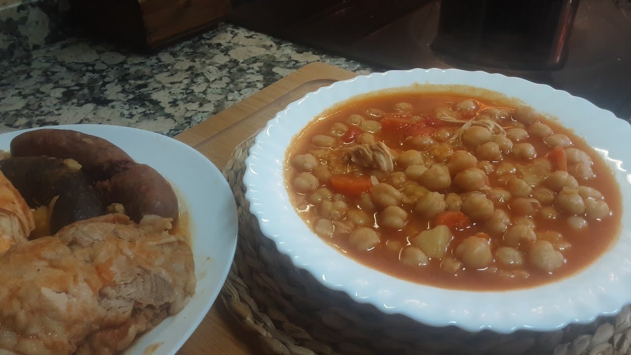 Receta de POTAJE DE GARBANZOS CON PRINGA' al estilo de mi abuela 😋 con un sabor espectacular 👌🏼