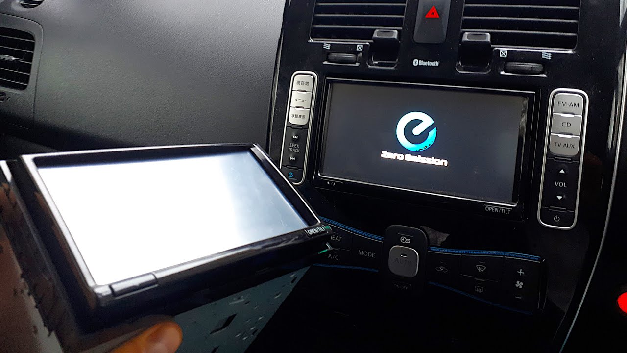 Замена МАГНИТОЛЫ на NISSAN LEAF AZE0 и неожиданная находка