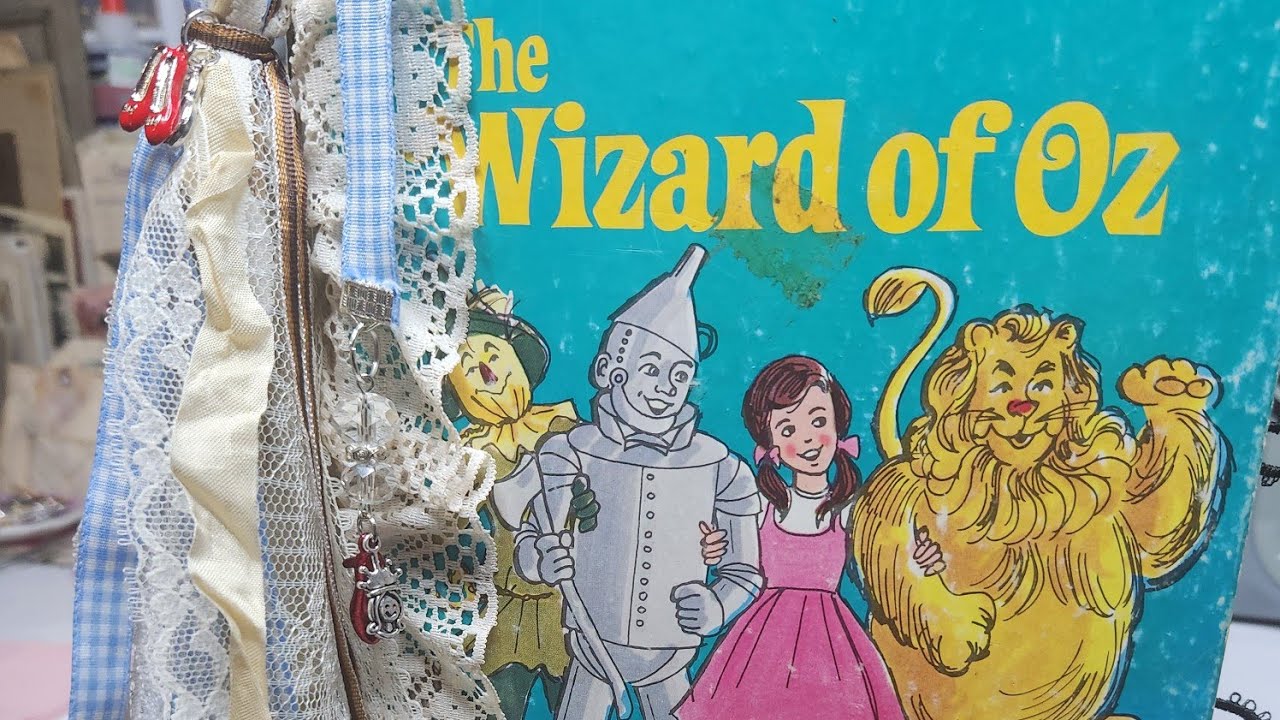 #alteredbooks flipthrough of my WOZ Little Golden book