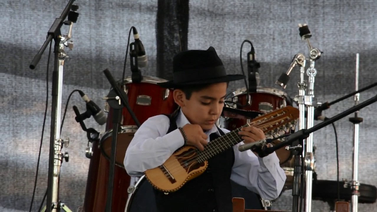 Concurso de interpretes Feria y Festival Nacional e Internacional del CharangoAiquile 2016