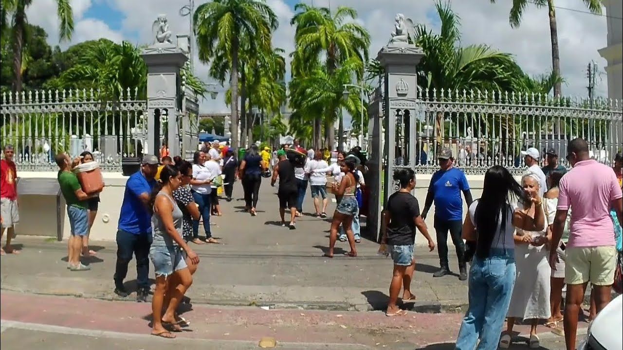 DIA DE FINADOS NO CEMITÉRIO DE SANTO AMARO RECIFE-PE 