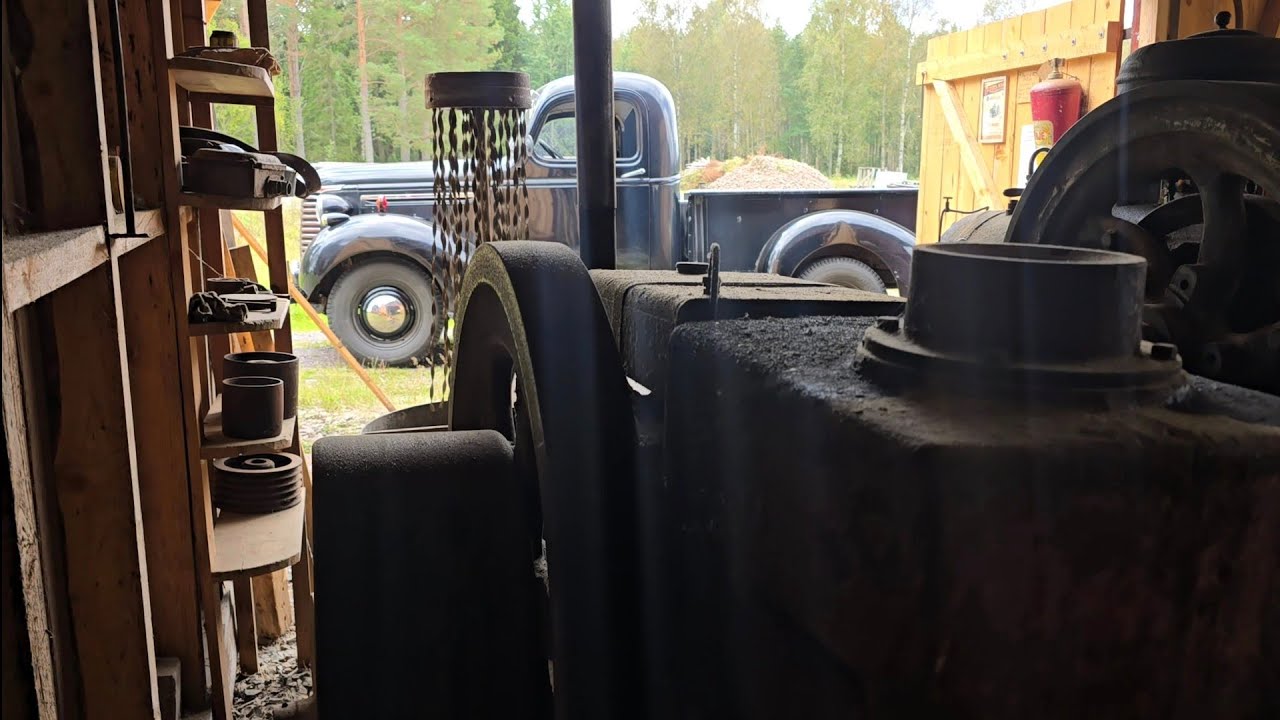 Starting The Big Old 1935 Deutz Diesel.  