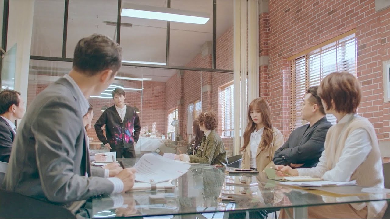 สิ่งที่พวกเขาไม่รู้ก็คือผู้หญิงที่ถูกรังแกคนนี้คือแฟนสาวของ CEO!
