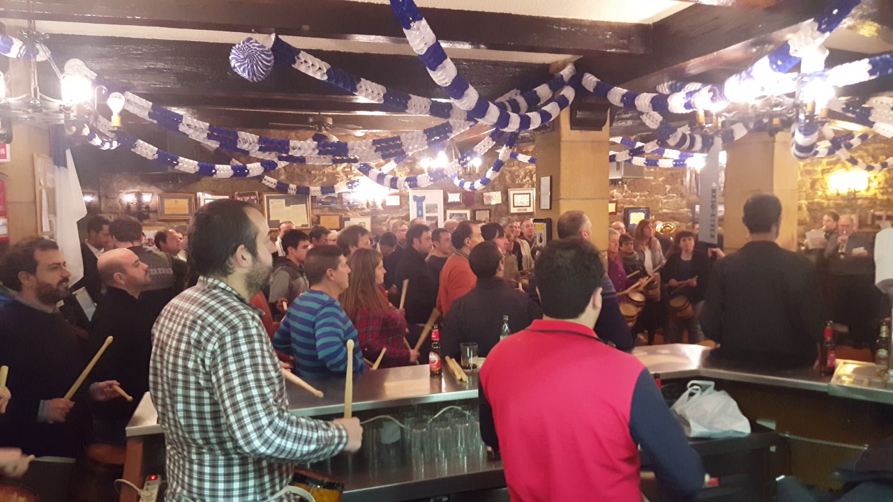 Ensayos de la Tamborrada en la sociedad Baso etxea