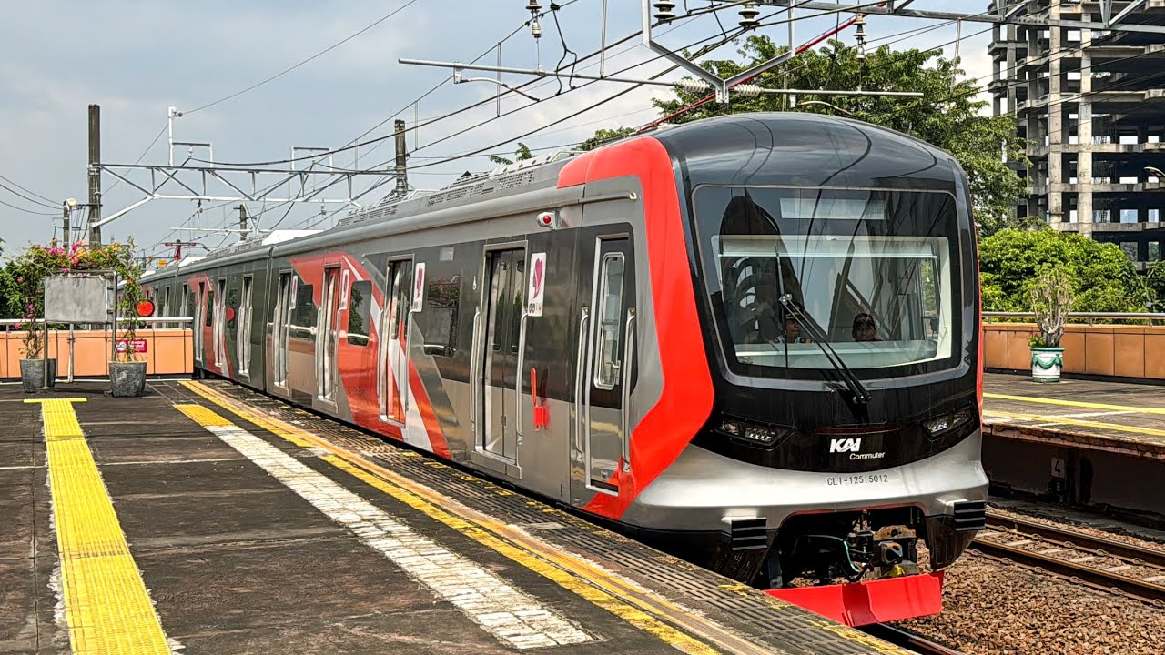 Kumpulan KRL Commuter Line dan KLB di Cikini! CRRC CLI-125, KLB TKK Penabur, JR 205 Series 'Marchen'