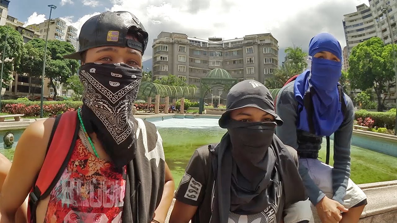 ¿Cómo es estar en una protesta en Venezuela? | Platicando con jóvenes manifestantes