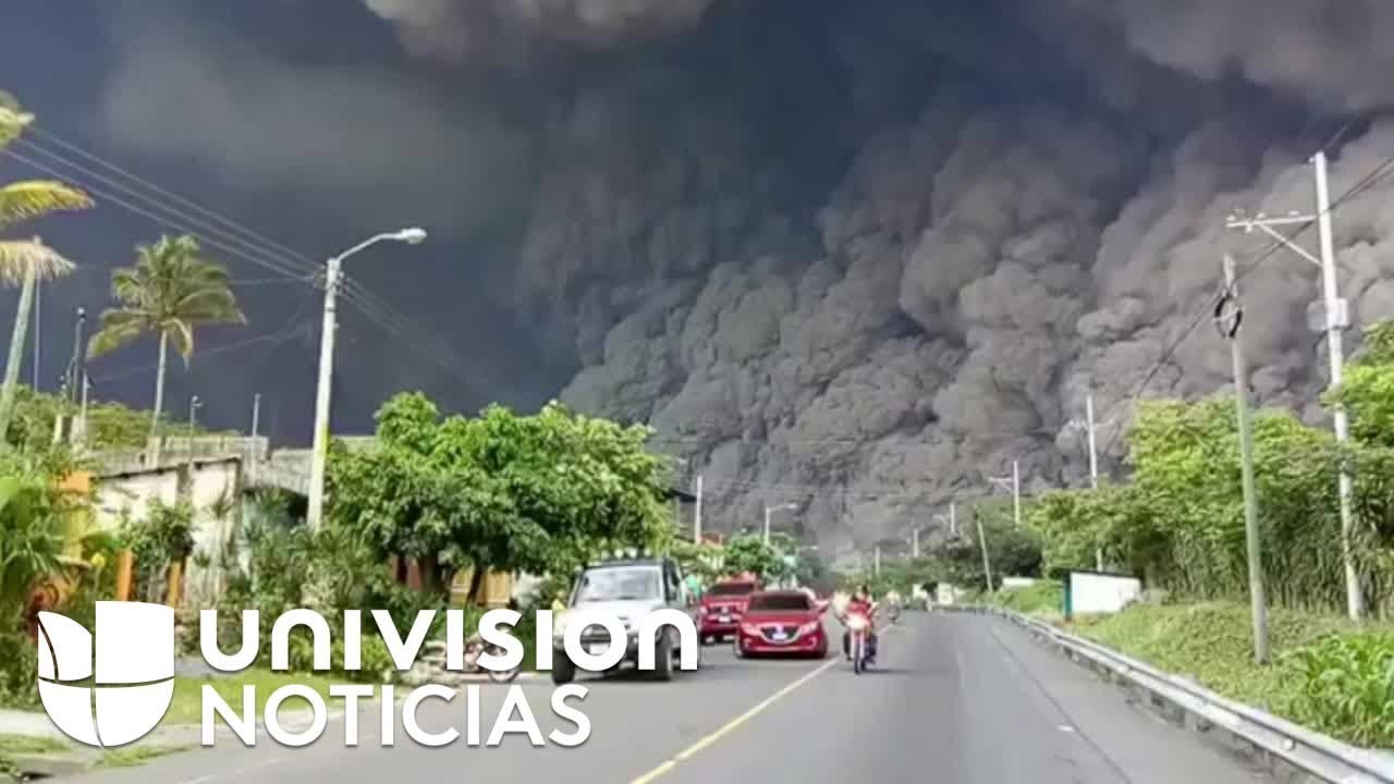 La gigantesca columna de cenizas que cubrió los cielos en Guatemala tras la erupción del volcán de F